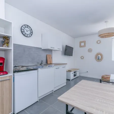 Apartment T3, 2 Chambres, Iles Verte, Proche Hopital, Parking Gratuit *
