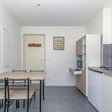 Apartment T3, 2 Chambres, Iles Verte, Proche Hopital, Parking Gratuit